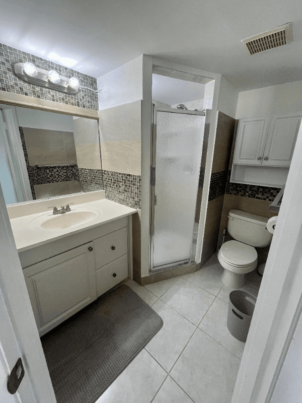Jupiter Condo: 150 Pineview Rd L5
