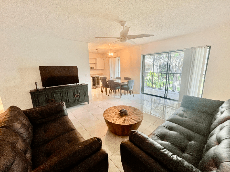 Jupiter Condo: 150 Pineview Rd L5