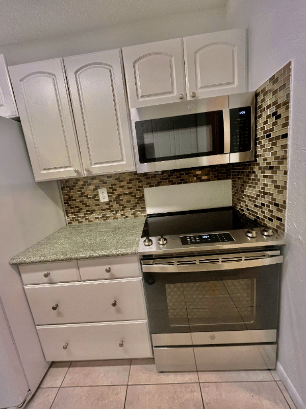 Jupiter Condo: 150 Pineview Rd L5