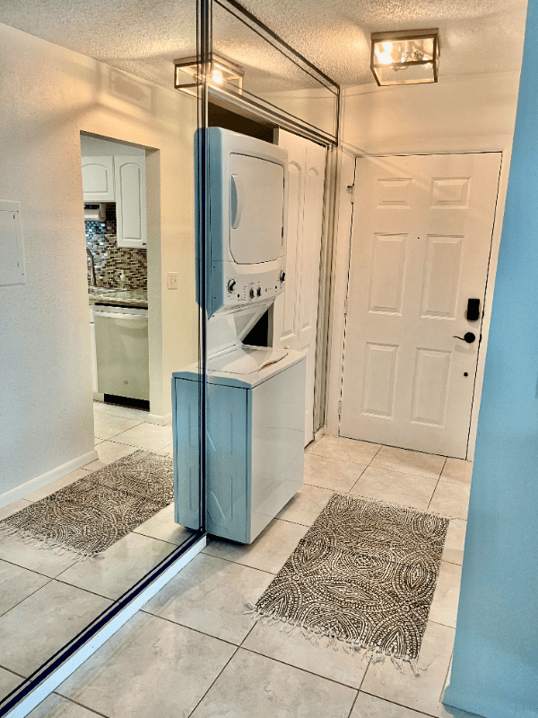Jupiter Condo: 150 Pineview Rd L5