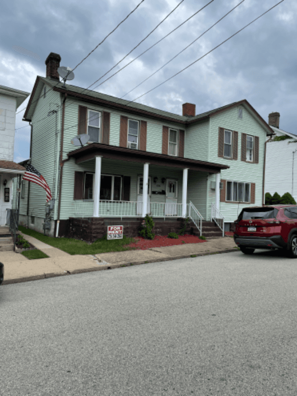 Latrobe Apartment: 522 Chestnut St.