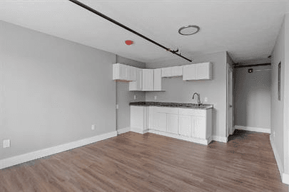 Manchester Apartment: 55 Manchester St Unit 1