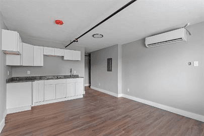 Manchester Apartment: 55 Manchester St Unit 1