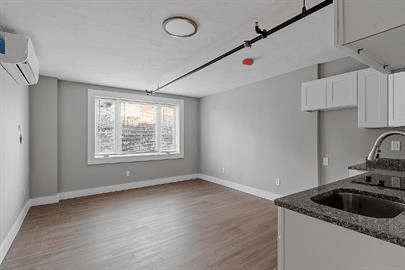 Manchester Apartment: 55 Manchester St Unit 1
