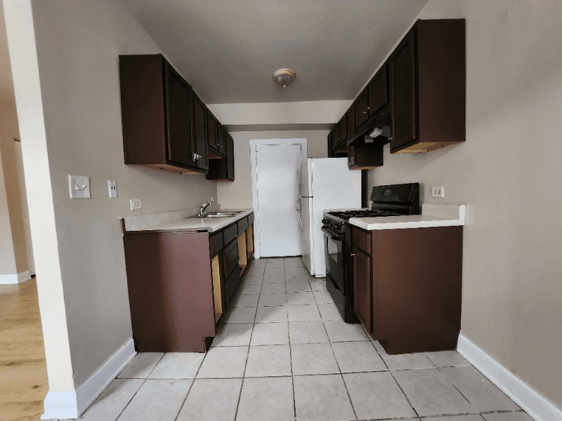 Chicago Apartment: 4850 W Adams St
