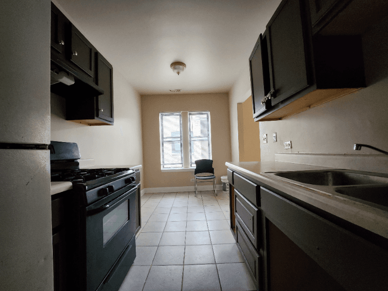 Chicago Apartment: 4850 W Adams St