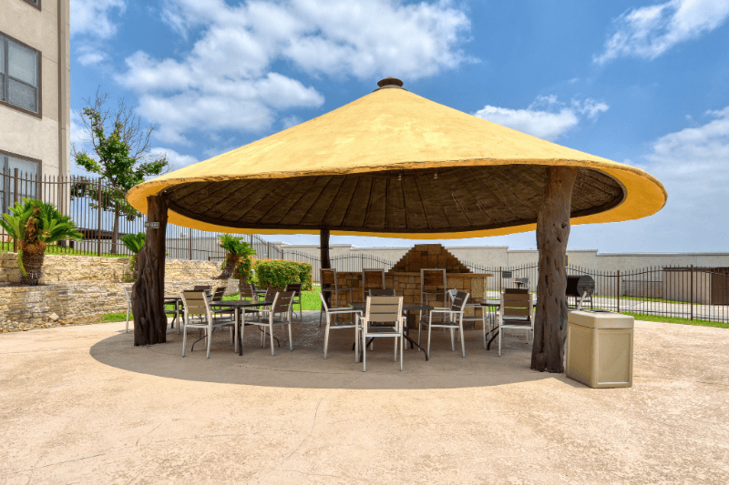 San Antonio House: 6201 Grissom Rd