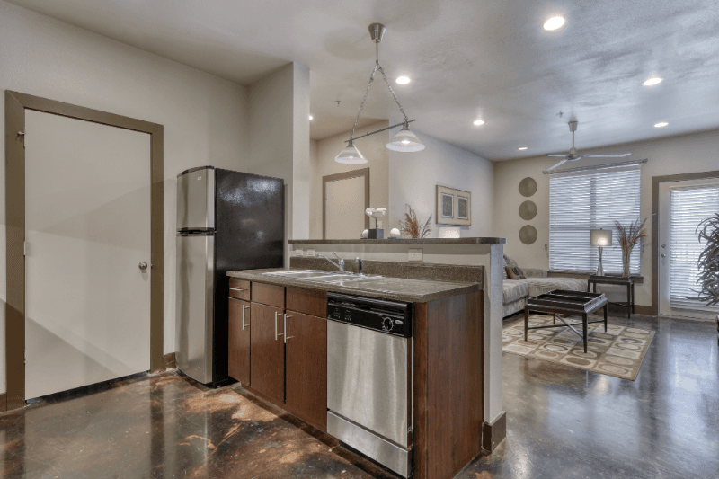 San Antonio House: 6201 Grissom Rd
