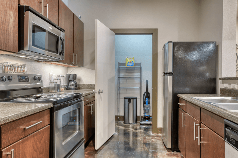 San Antonio House: 6201 Grissom Rd