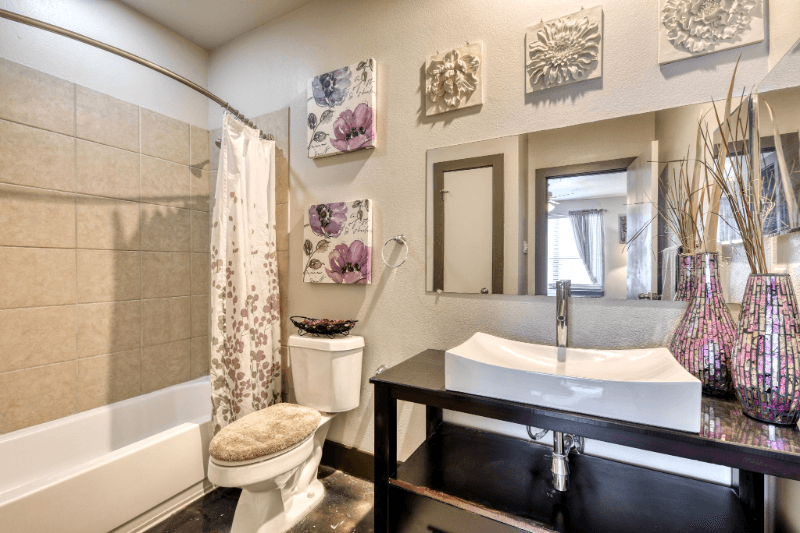 San Antonio House: 6201 Grissom Rd