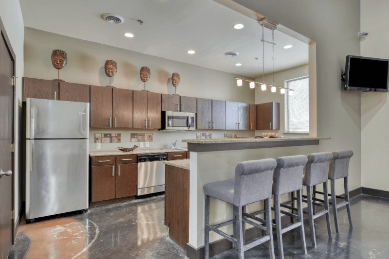 San Antonio House: 6201 Grissom Rd