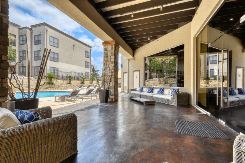 San Antonio House: 6201 Grissom Rd