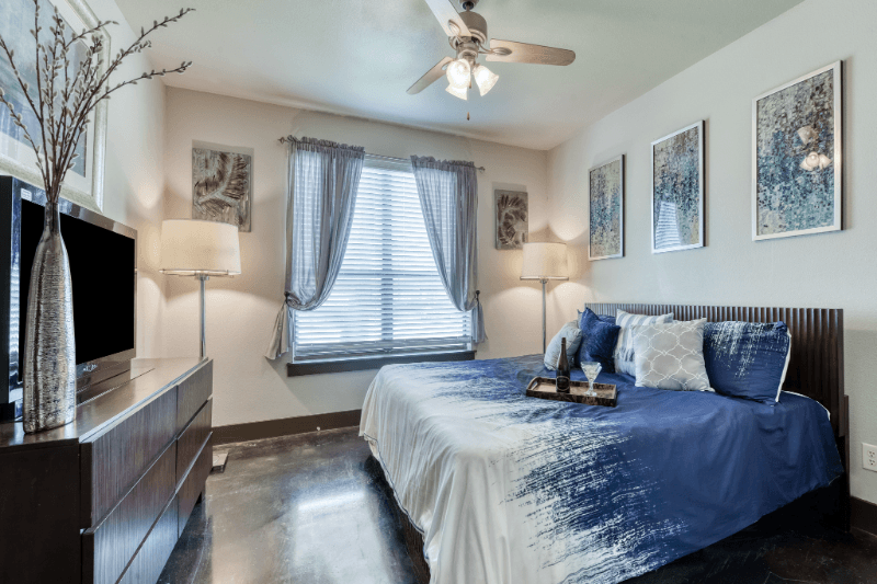 San Antonio House: 6201 Grissom Rd