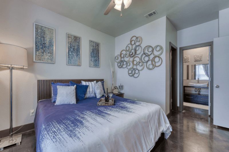 San Antonio House: 6201 Grissom Rd