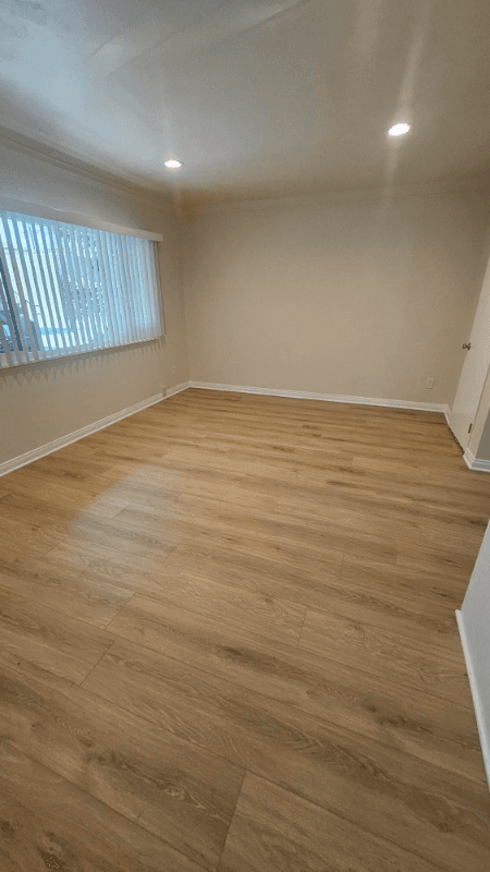 Van Nuys Apartment: 7240 Woodman Ave