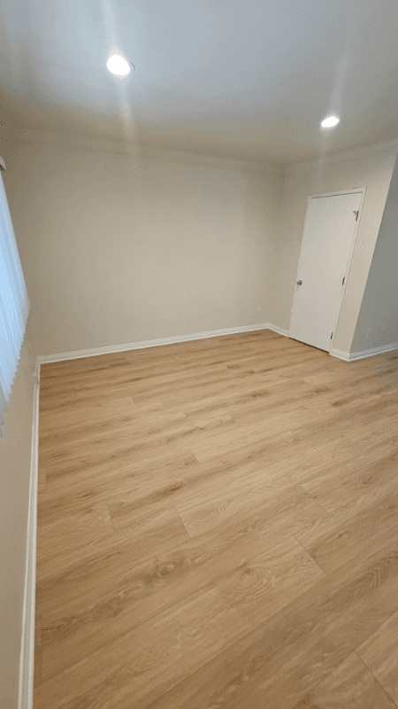 Van Nuys Apartment: 7240 Woodman Ave