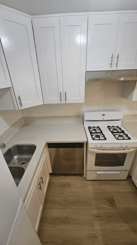 Van Nuys Apartment: 7240 Woodman Ave