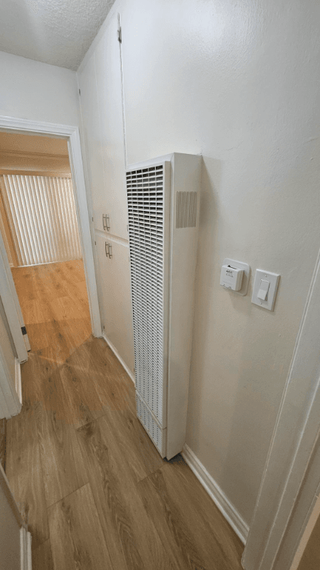 Van Nuys Apartment: 7240 Woodman Ave