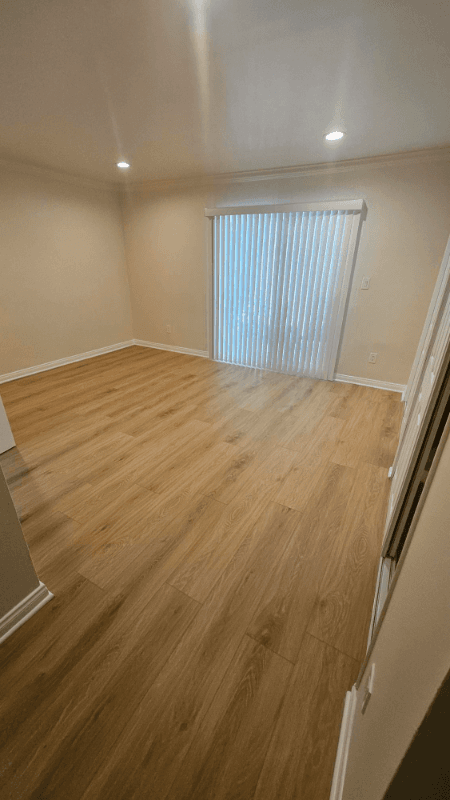 Van Nuys Apartment: 7240 Woodman Ave