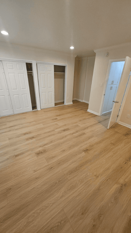 Van Nuys Apartment: 7240 Woodman Ave