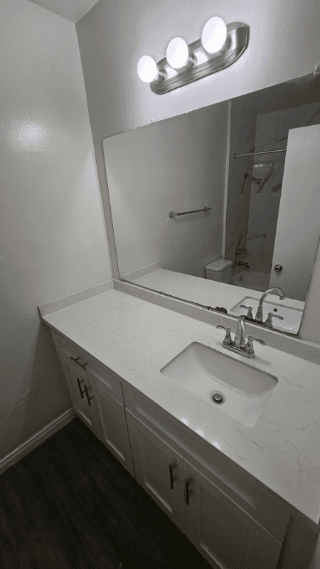 Van Nuys Apartment: 7240 Woodman Ave