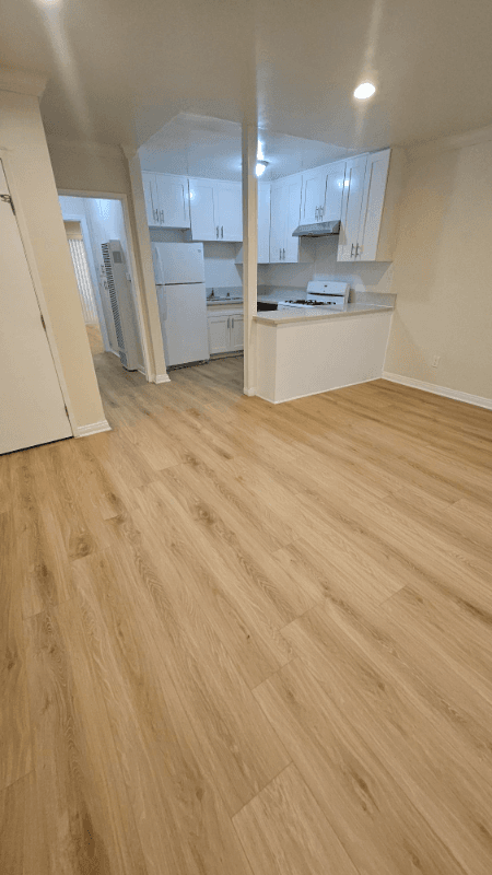 Van Nuys Apartment: 7240 Woodman Ave