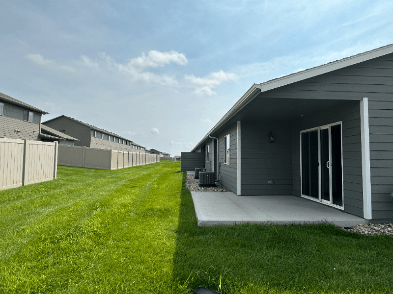 Tea Townhome: 301 E Ivy Rd