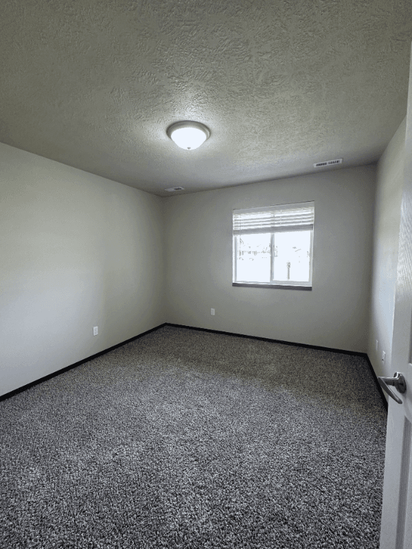 Tea Townhome: 301 E Ivy Rd