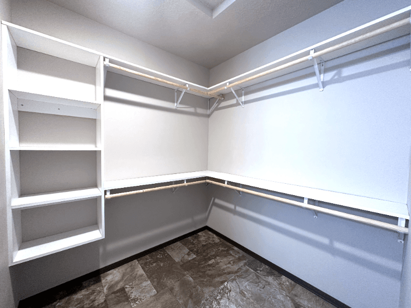 Tea Townhome: 301 E Ivy Rd