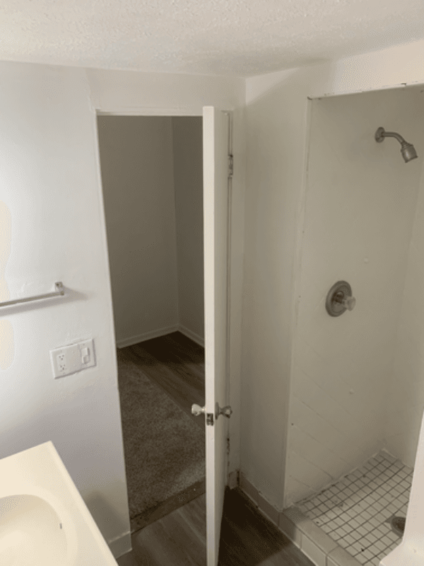Solon Apartment: 33170 Aurora Road