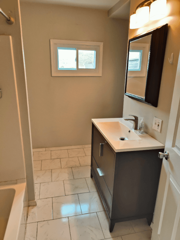 Exeter Apartment: 1172 Wyoming Ave
