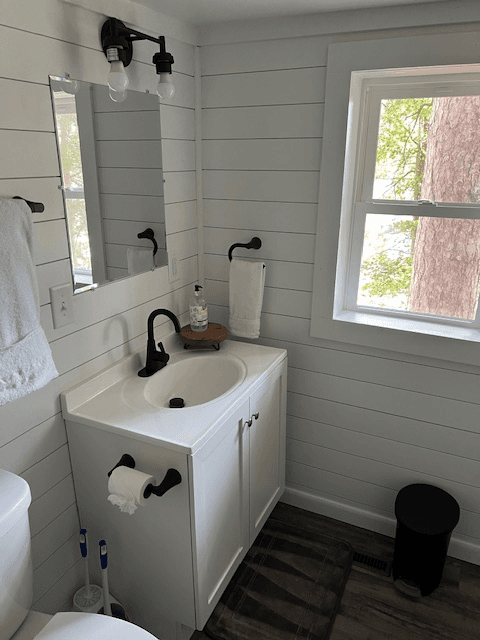 Gordon House: 15614 S Bass Lake Rd
