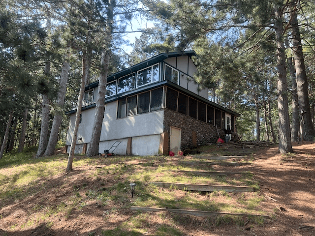 Gordon House: 15614 S Bass Lake Rd