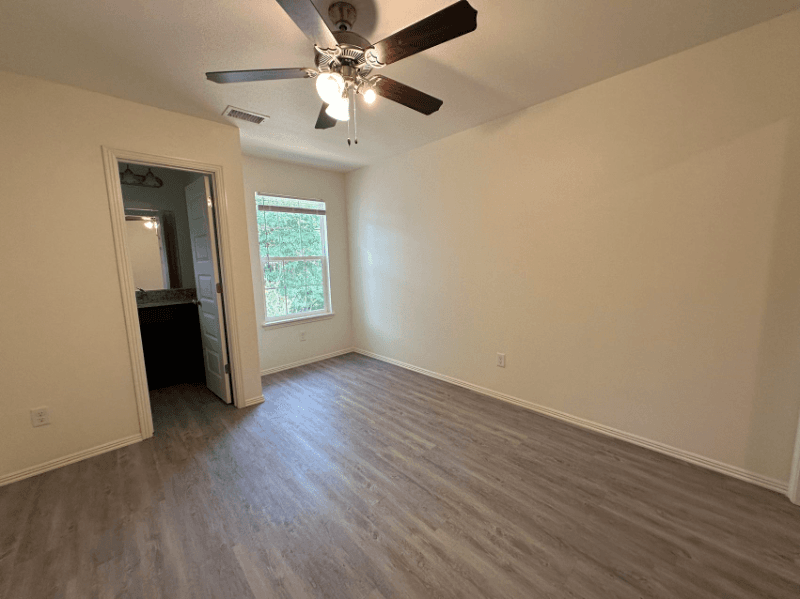 FAYETTEVILLE Single Room: 987 S BENCHMARK LN