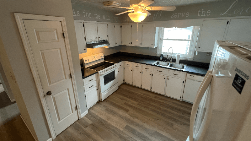 Columbia House: 125 Old Somerset Rd