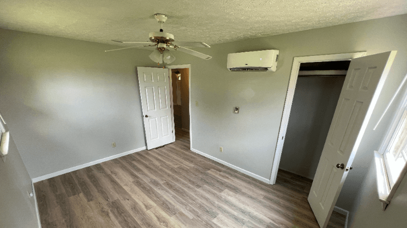 Columbia House: 125 Old Somerset Rd