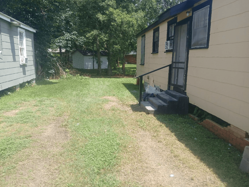 Alexandria Apartment: 67 Eastwood St.