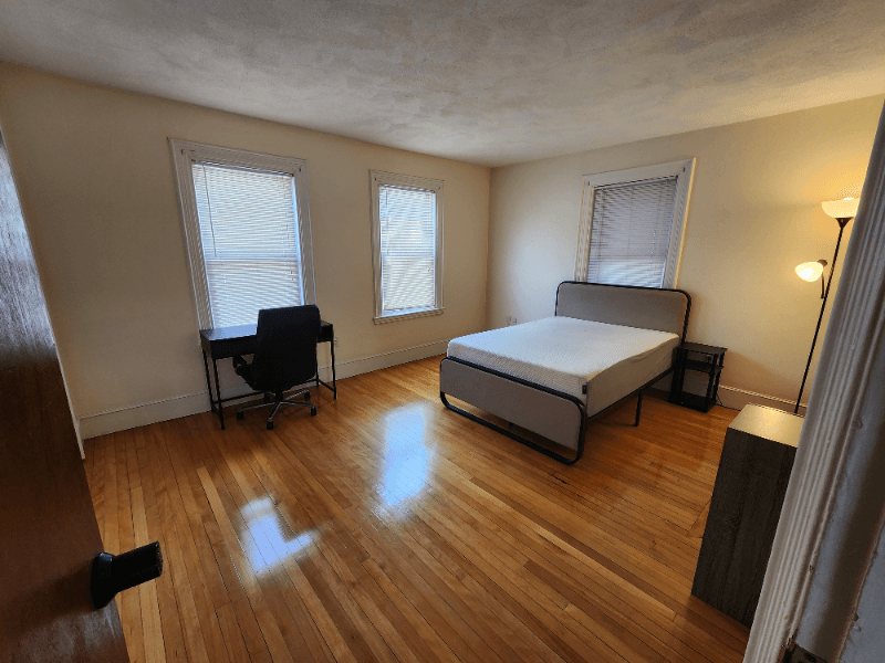 Quincy Single Room: 66 Brook St.