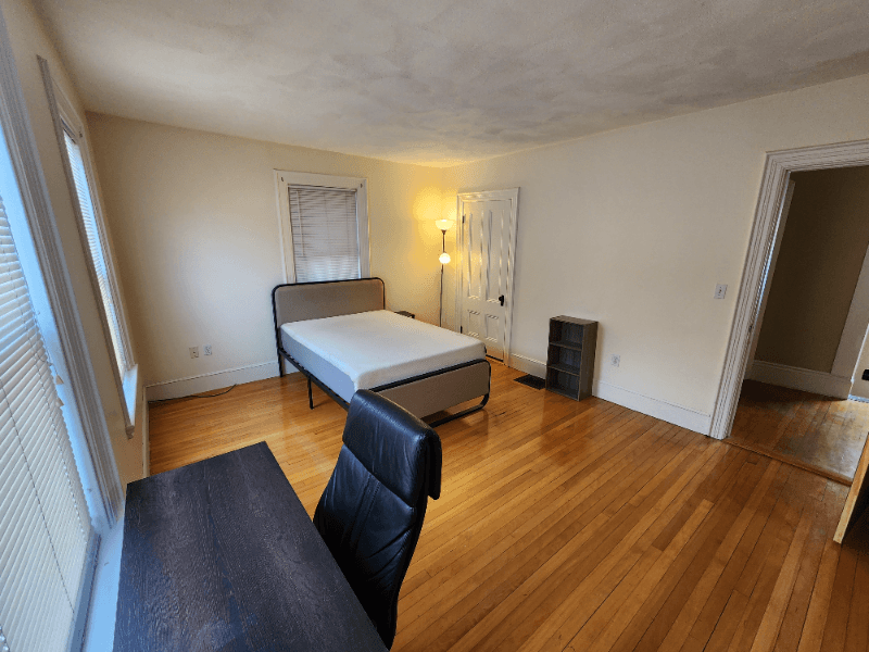 Quincy Single Room: 66 Brook St.