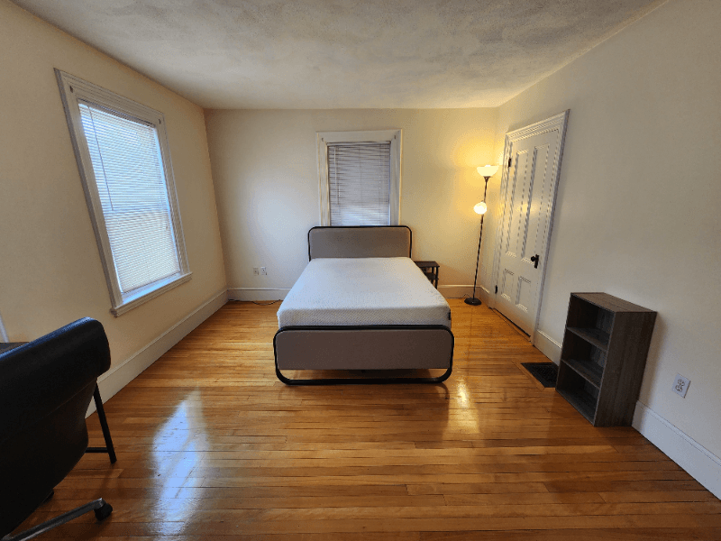 Quincy Single Room: 66 Brook St.