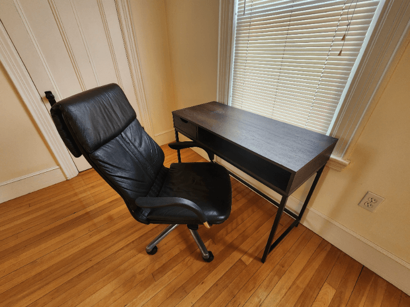 Quincy Single Room: 66 Brook St.