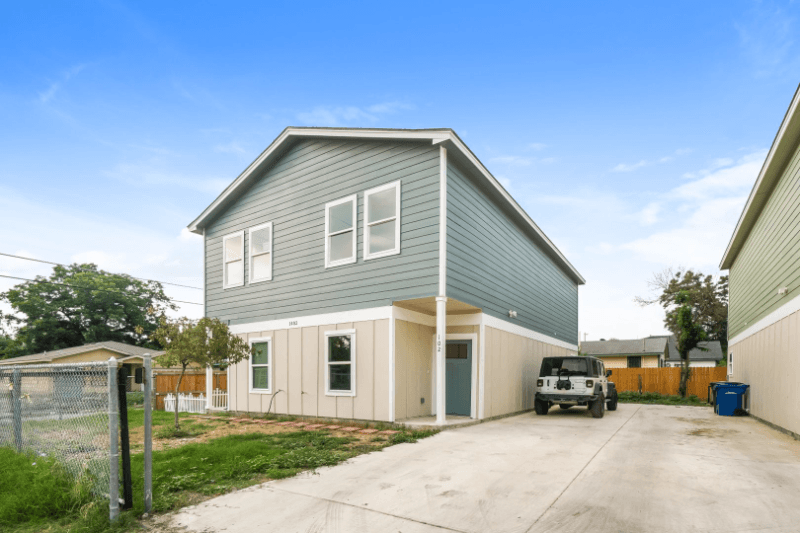 San Antonio Multiplex: 1402 Afton St Unit 102