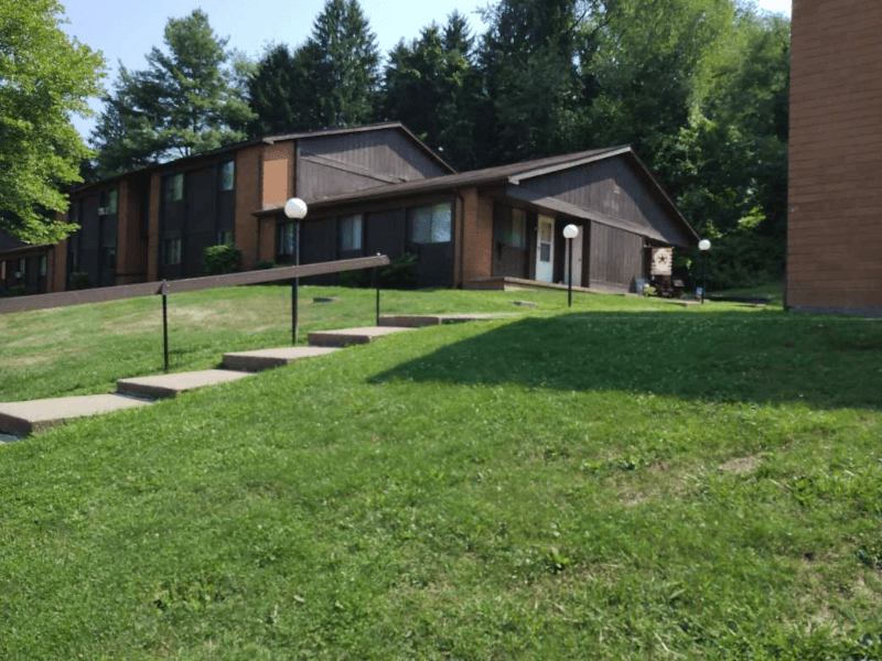 Barnesville Apartment: 435 S Lincoln Ave