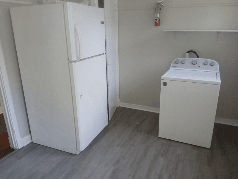 Alexandria Apartment: 67 Eastwood St.