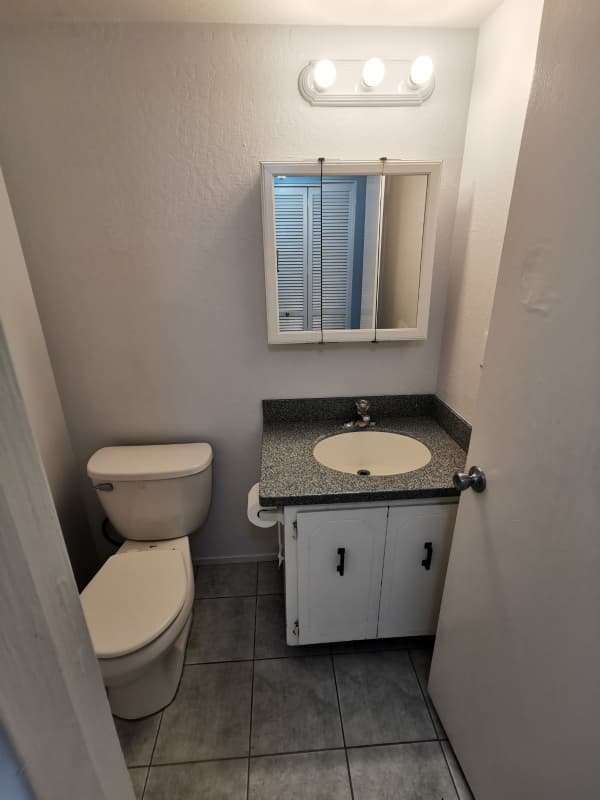 Davis Townhome: 2035 Alta Loma St