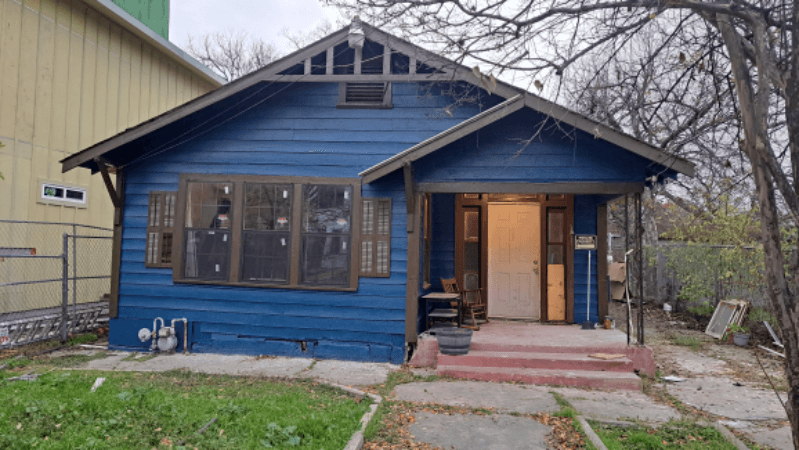 San Antonio House: 110 Dowdy St