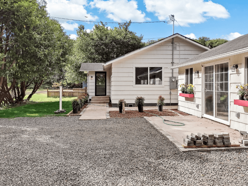 Westport House: 711 N 3rd St