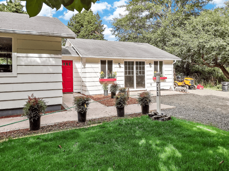 Westport House: 711 N 3rd St