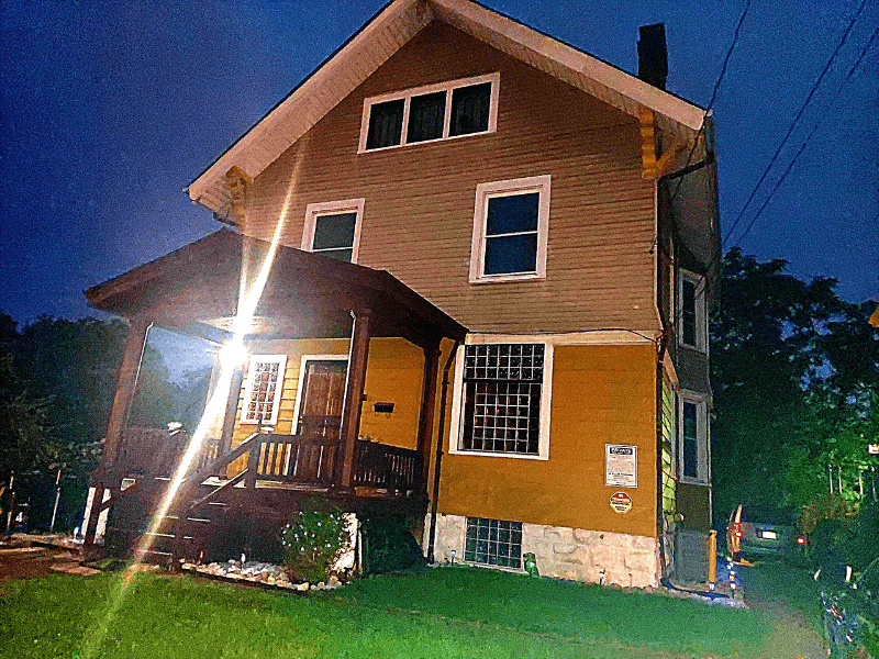 Cincinnati House: 907 Lexington Ave