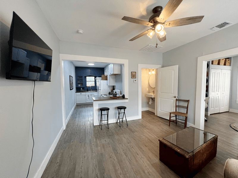San Antonio Townhome: 715 W Hollywood